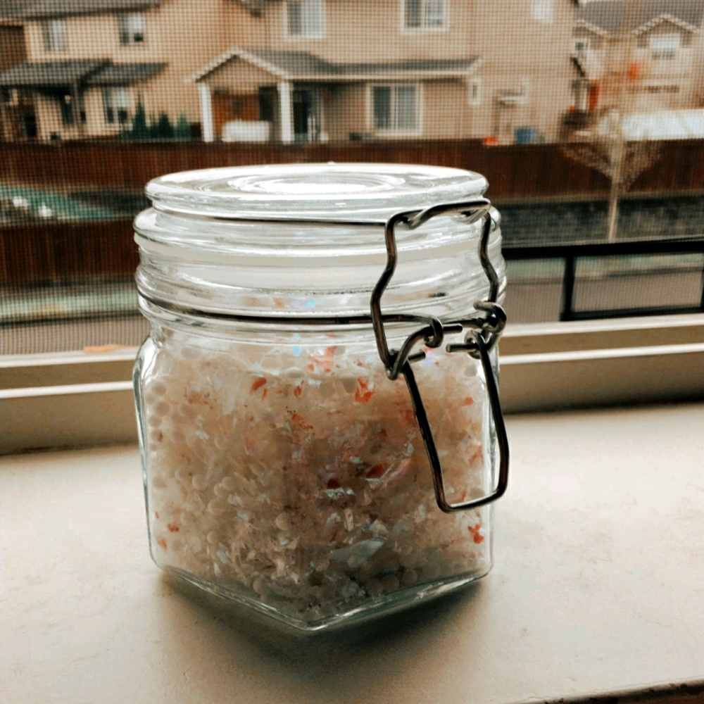Glitter / container